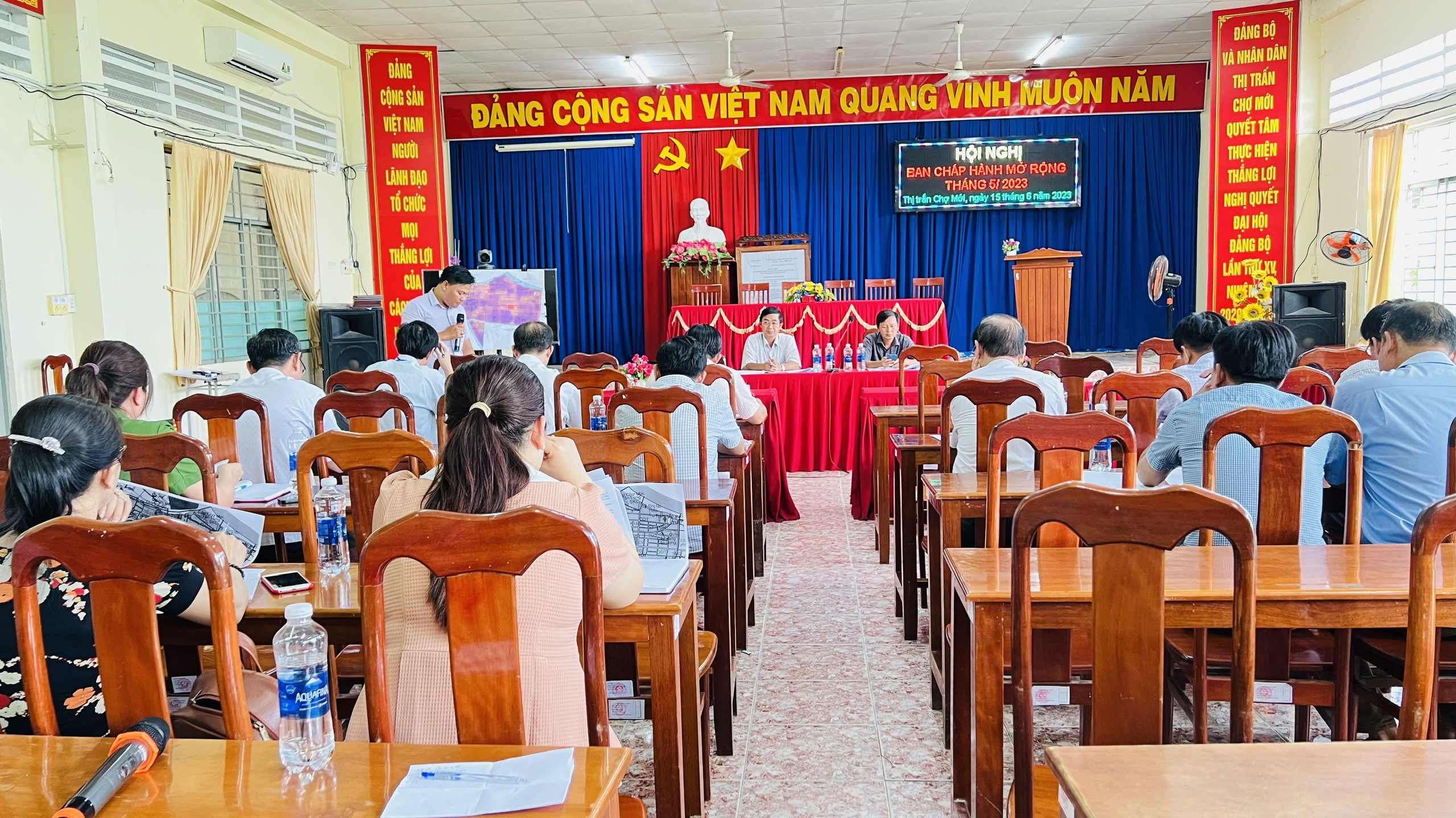 HÌNH HỘI NGHỊ