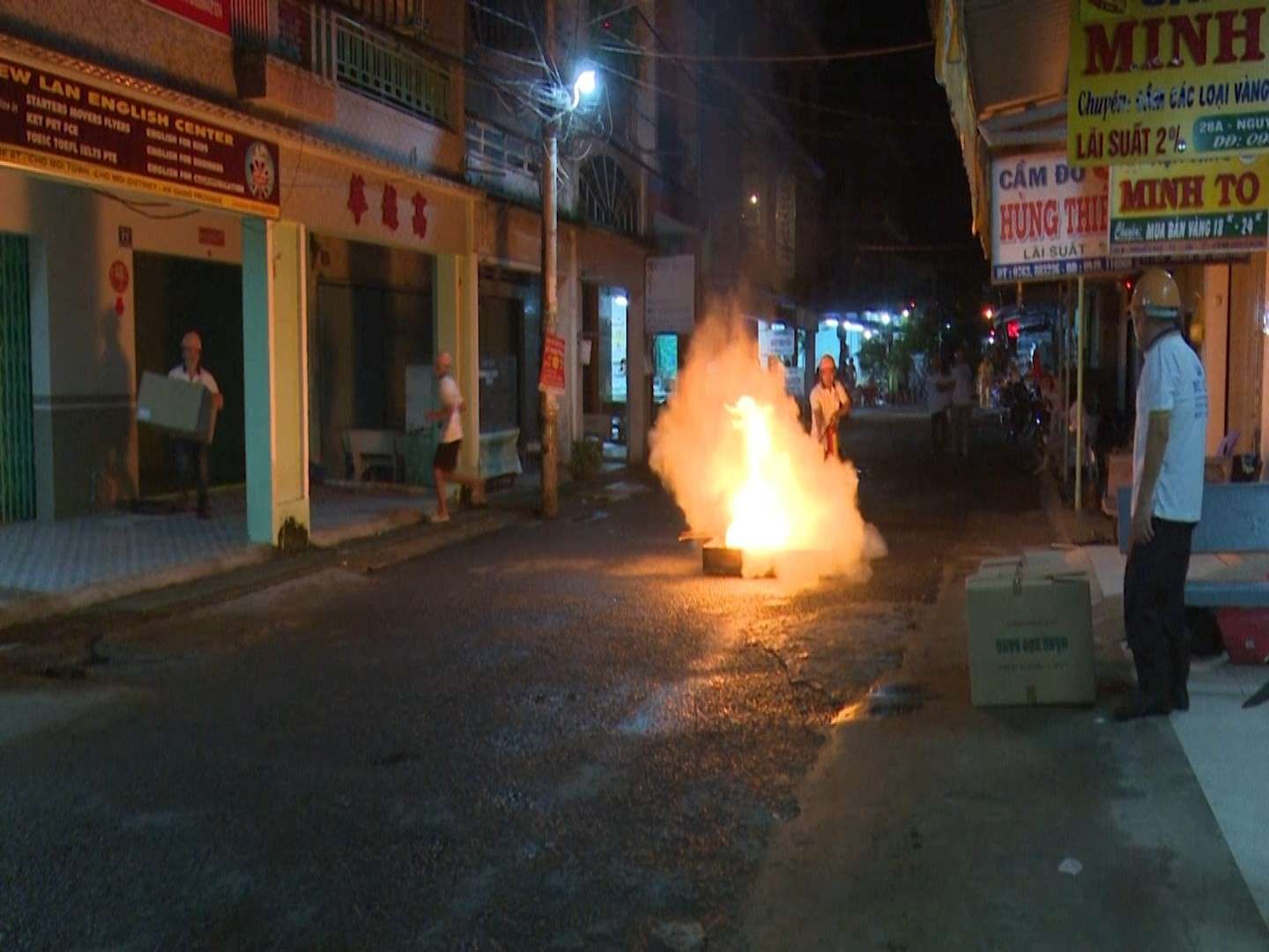 Thực tập phương án chữa cháy và cứu nạn cứu hộ tại Tổ liên gia an toàn phòng cháy chữa cháy