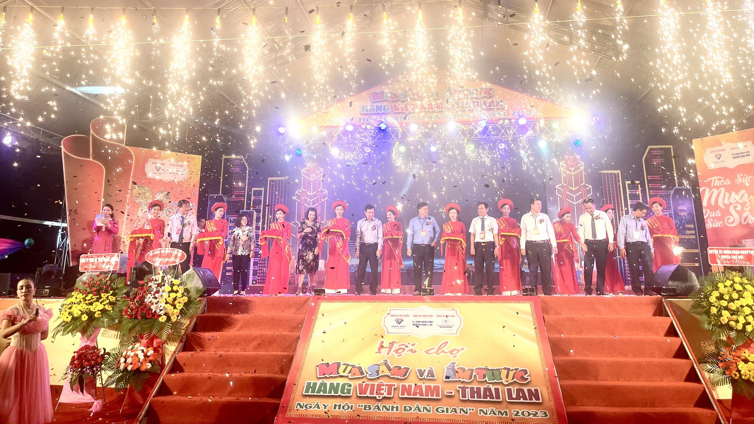 khai mạc Hội chợ mua Sắm và ẩm thực hàng Việt Nam - Thái Lan - Ngày hội bánh dân gian