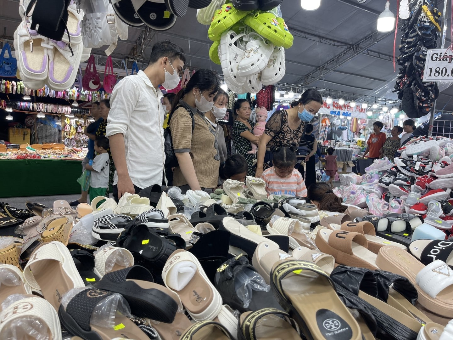 khai mạc Hội chợ mua Sắm và ẩm thực hàng Việt Nam - Thái Lan - Ngày hội bánh dân gian