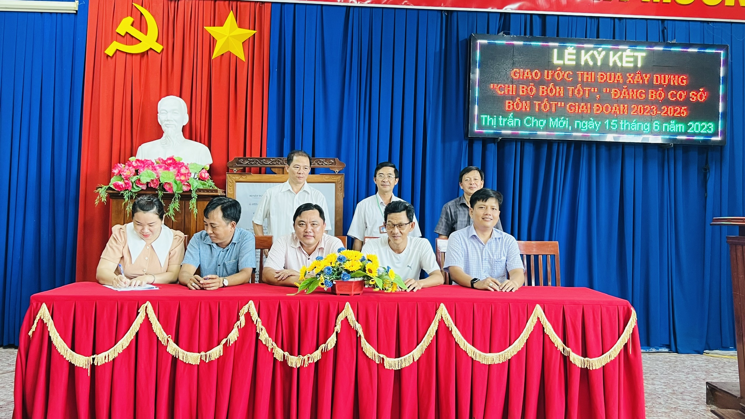 ký kết giao ước thi đua xây dựng “Chi bộ bốn tốt”, “Đảng bộ bốn tốt” giai đoạn 2023 – 2025