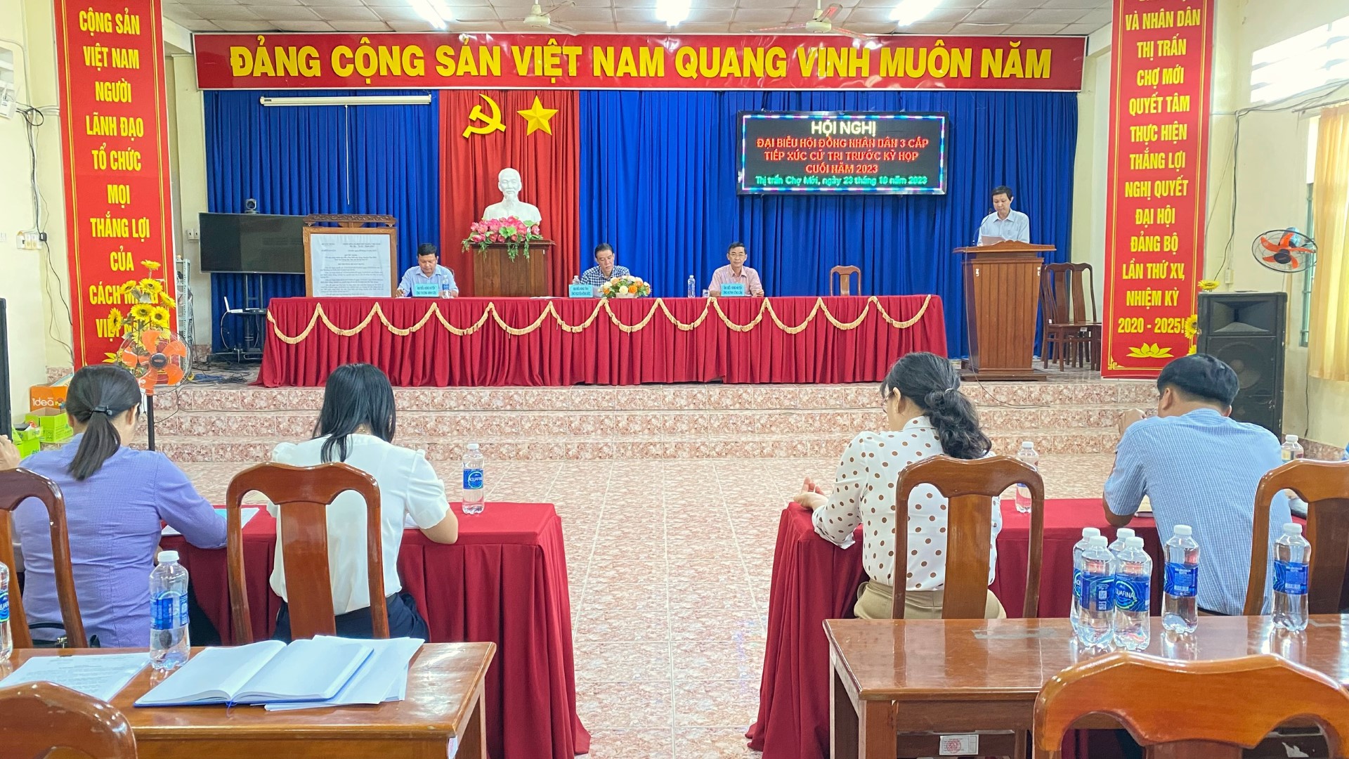 Đại biểu Hội đồng nhân dân 3 cấp tiếp xúc cử tri trước kỳ họp