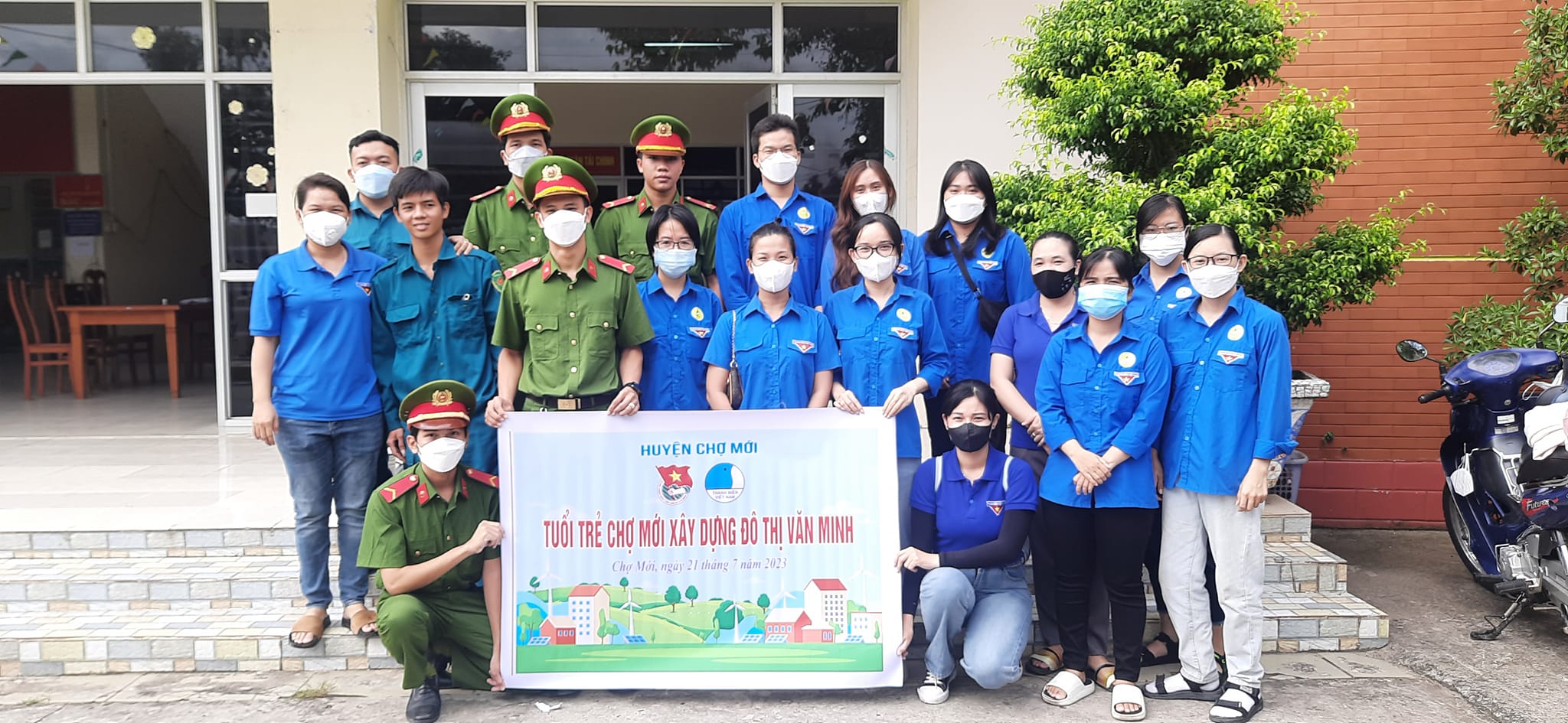 TUỔI TRẺ CHỢ MỚI XÂY DỰNG ĐÔ THỊ VĂN MINH
