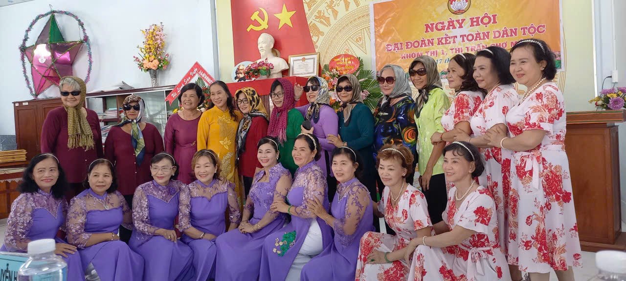 NGÀY HỘI ĐẠI ĐOÀN KẾT TOÀN DÂN TỘC TẠI KHÓM THỊ 1