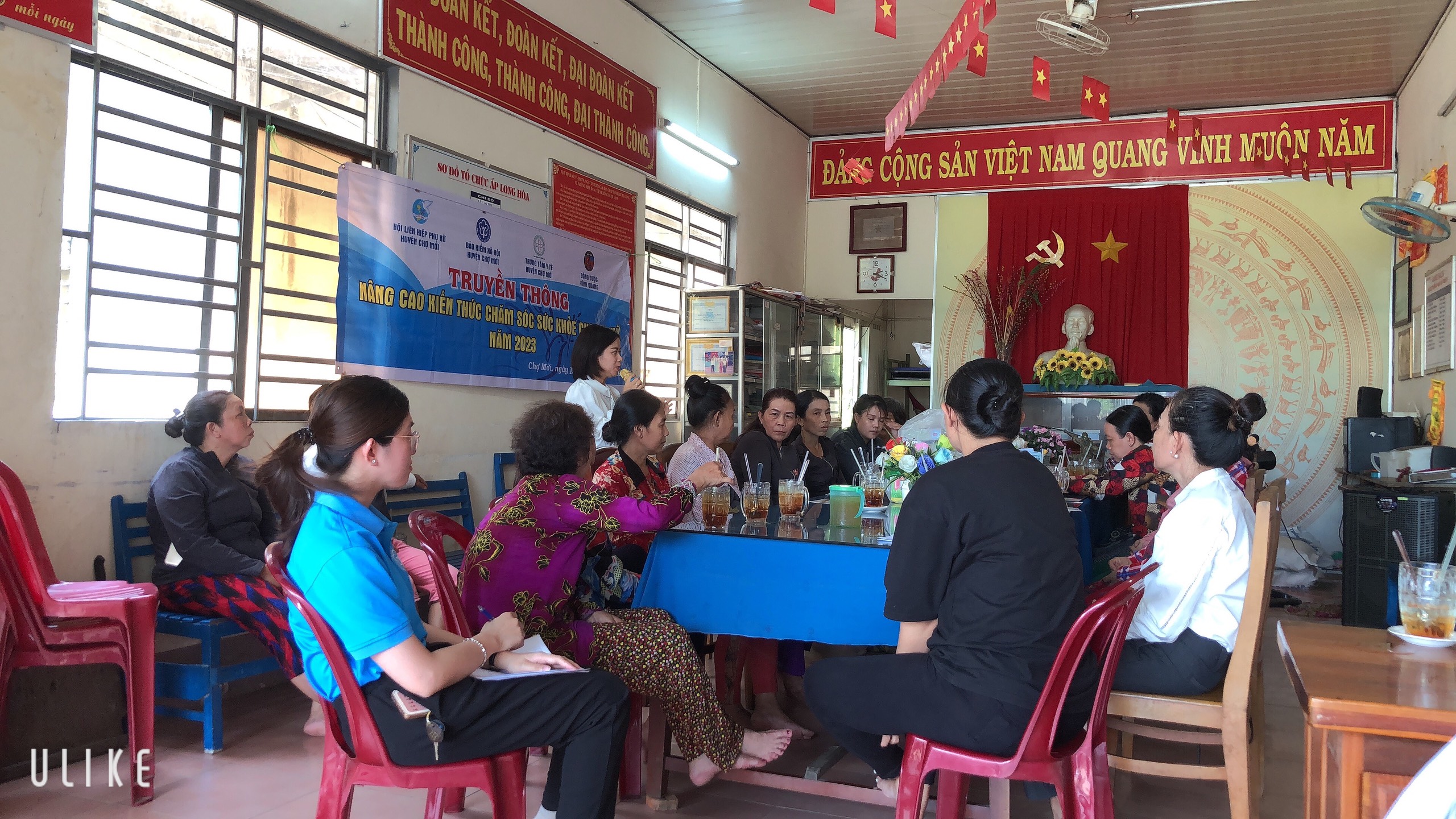 TUYÊN TRUYỀN PHONG TRÀO THI ĐUA “XÂY DỰNG NGƯỜI PHỤ NỮ CHỢ MỚI THỜI ĐẠI MỚI” TẠI KHÓM LONG HÒA