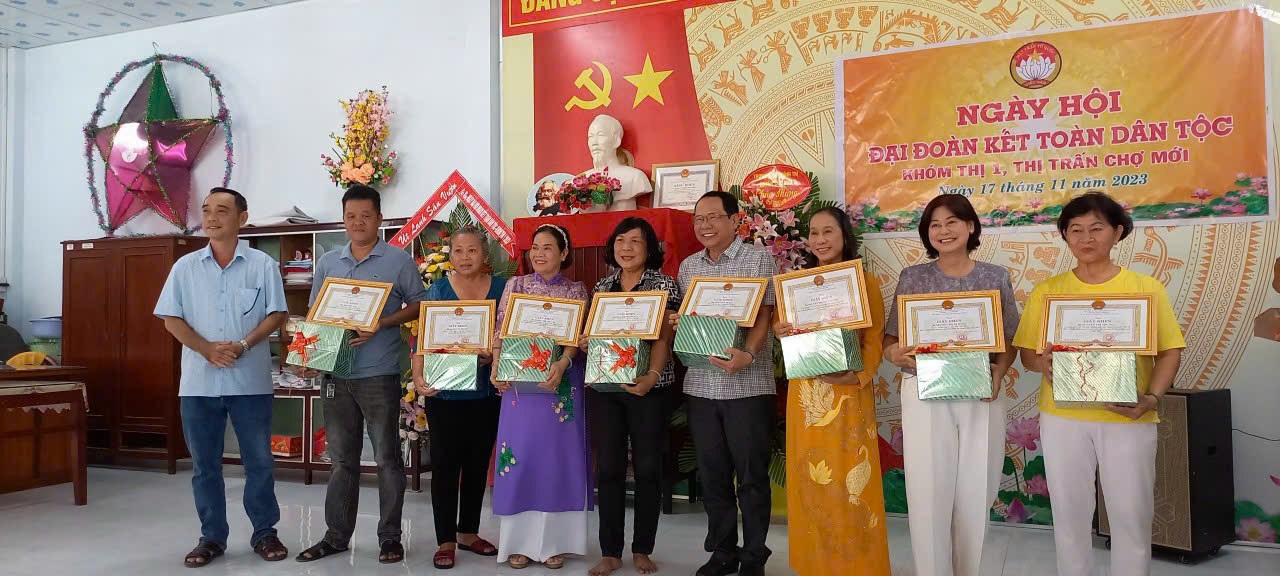 NGÀY HỘI ĐẠI ĐOÀN KẾT TOÀN DÂN TỘC TẠI KHÓM THỊ 1