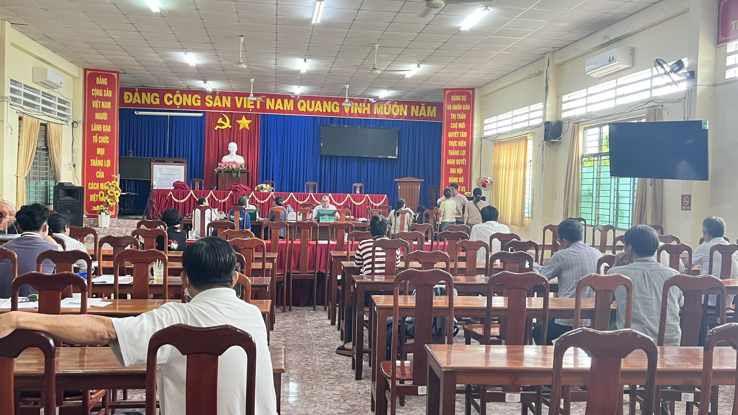 GIẢI NGÂN VỐN TẠI THỊ TRẤN CHỢ MỚI