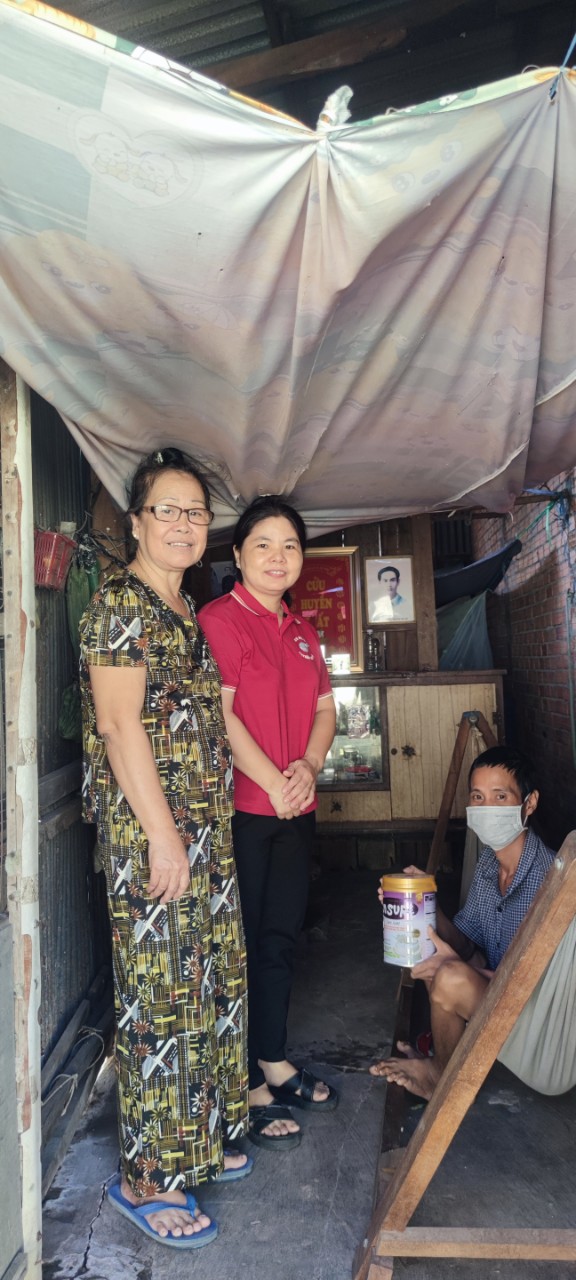 HỘI LIÊN HIỆP PHỤ NỮ THỊ TRẤN CHỢ MỚI TRAO 20 PHẦN QUÀ SAN SẺ YÊU THƯƠNG