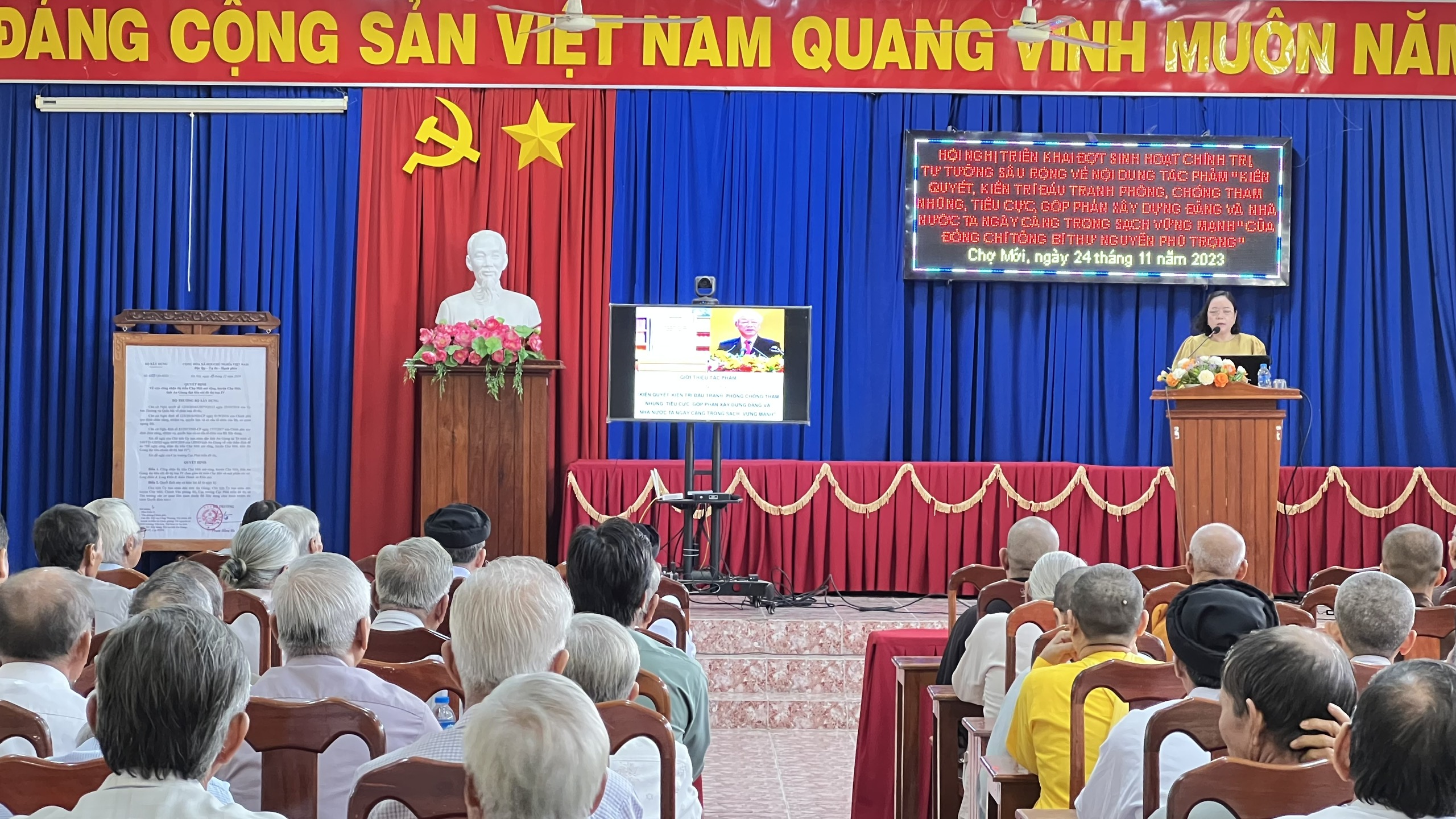 TRIỂN KHAI NỘI DUNG TÁC PHẨM CỦA ĐỒNG CHÍ TỔNG BÍ THƯ NGUYỄN PHÚ TRỌNG