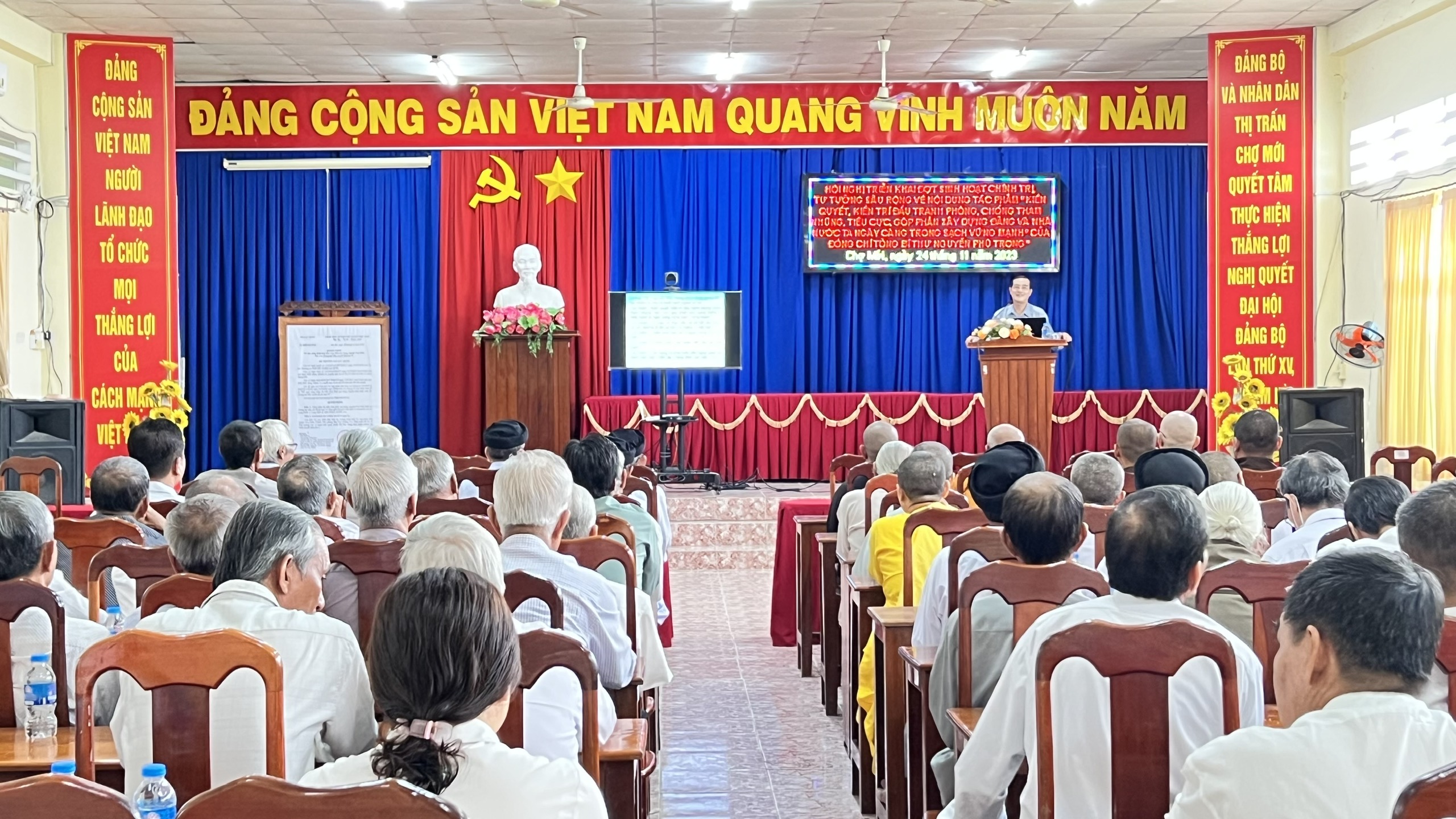 TRIỂN KHAI NỘI DUNG TÁC PHẨM CỦA ĐỒNG CHÍ TỔNG BÍ THƯ NGUYỄN PHÚ TRỌNG