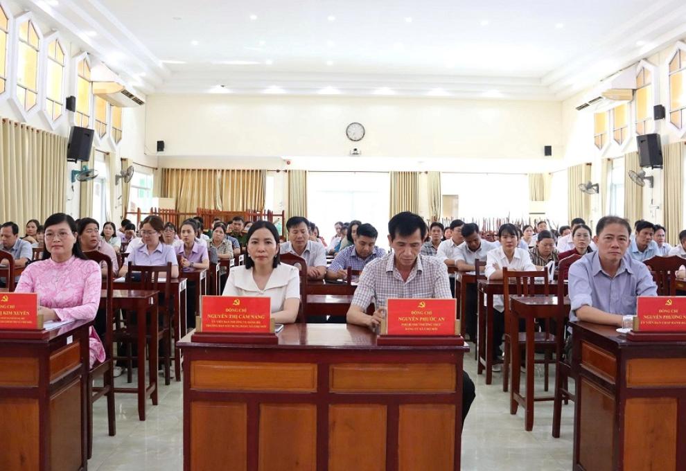 Khai giang boi duong nghiep vu cong tac Dang
