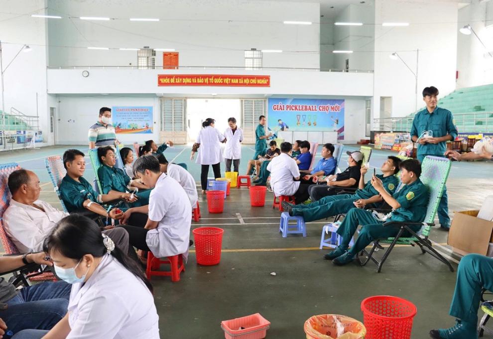 Chien dich nhung giot mau hong he 2026