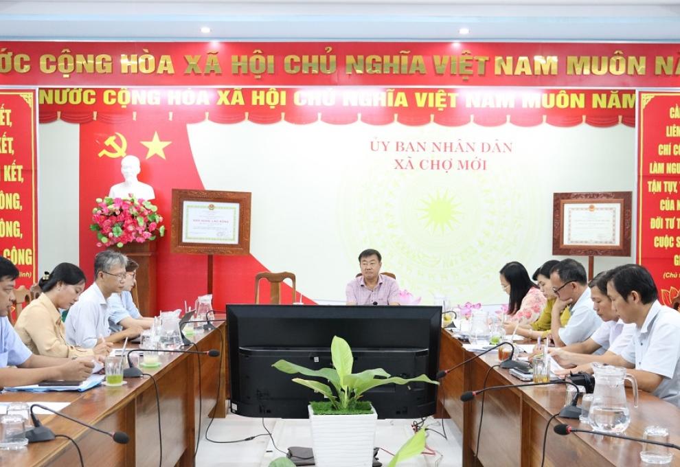 Hop danh gia ci thieu tieu chi xay dung NTM