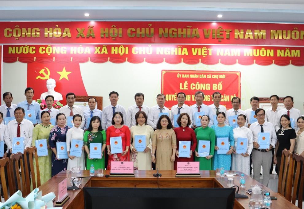 Cong bo QD sap nhap truong va nhan su