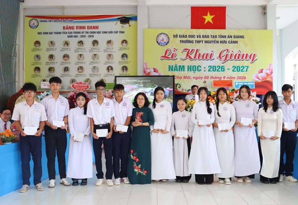 Khai giang nam hoc moi 2026 -2027 