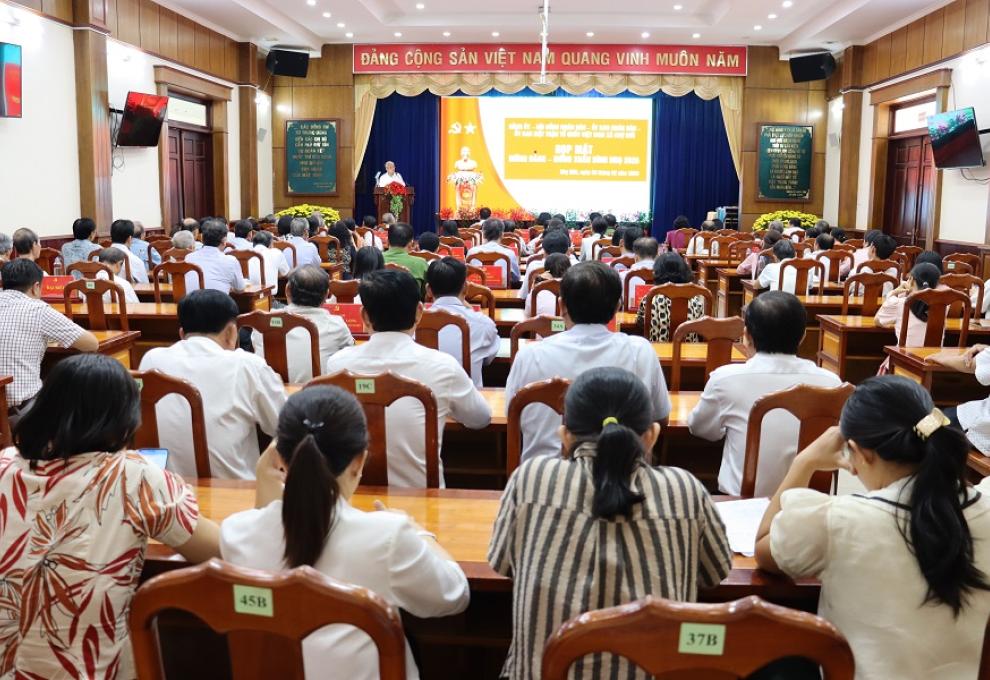 Hop mat mung dang mung xuan