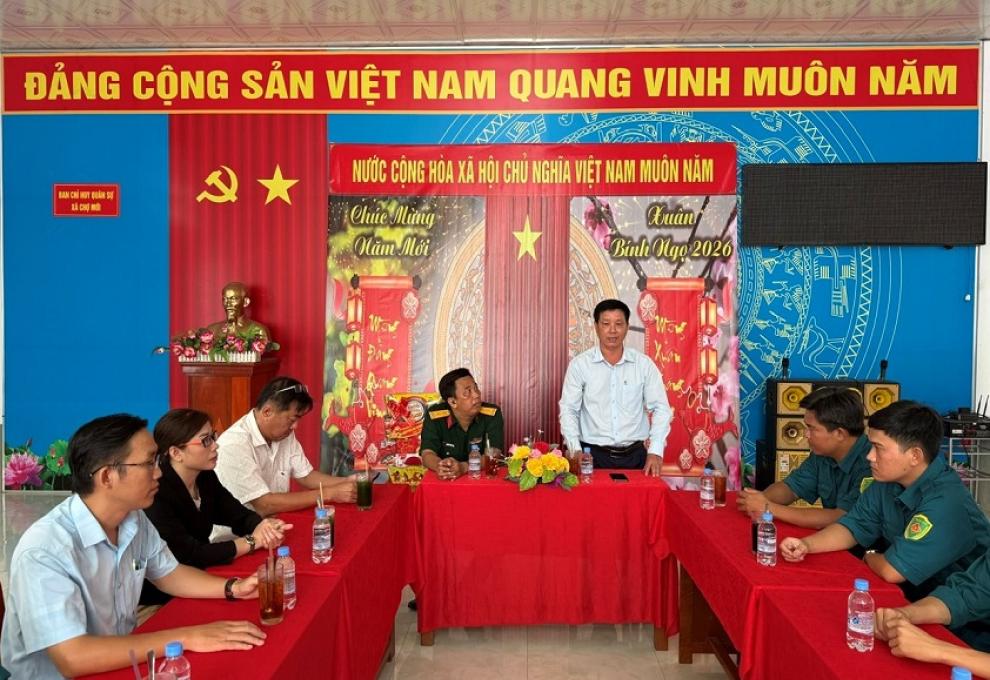 Lanh dao tham chuc tet