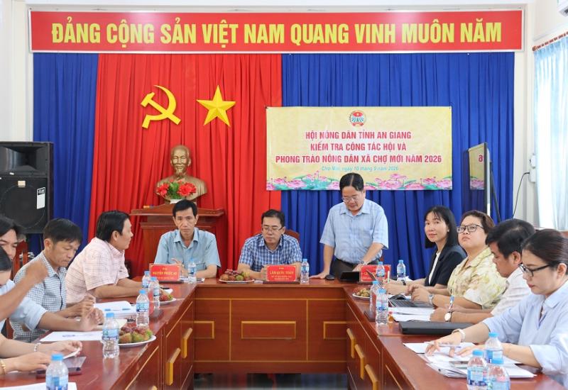 Hoi Nong dan tinh kiem tra tai Cho Moi