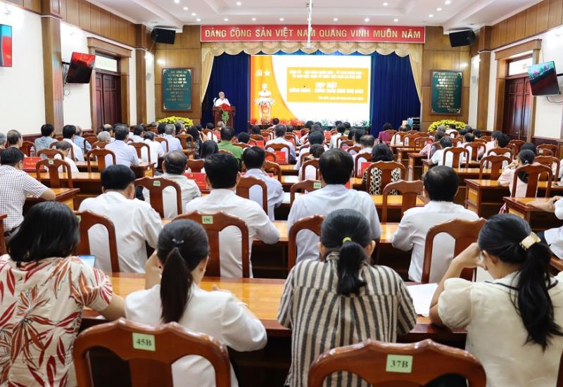 Hop mat mung dang mung xuan